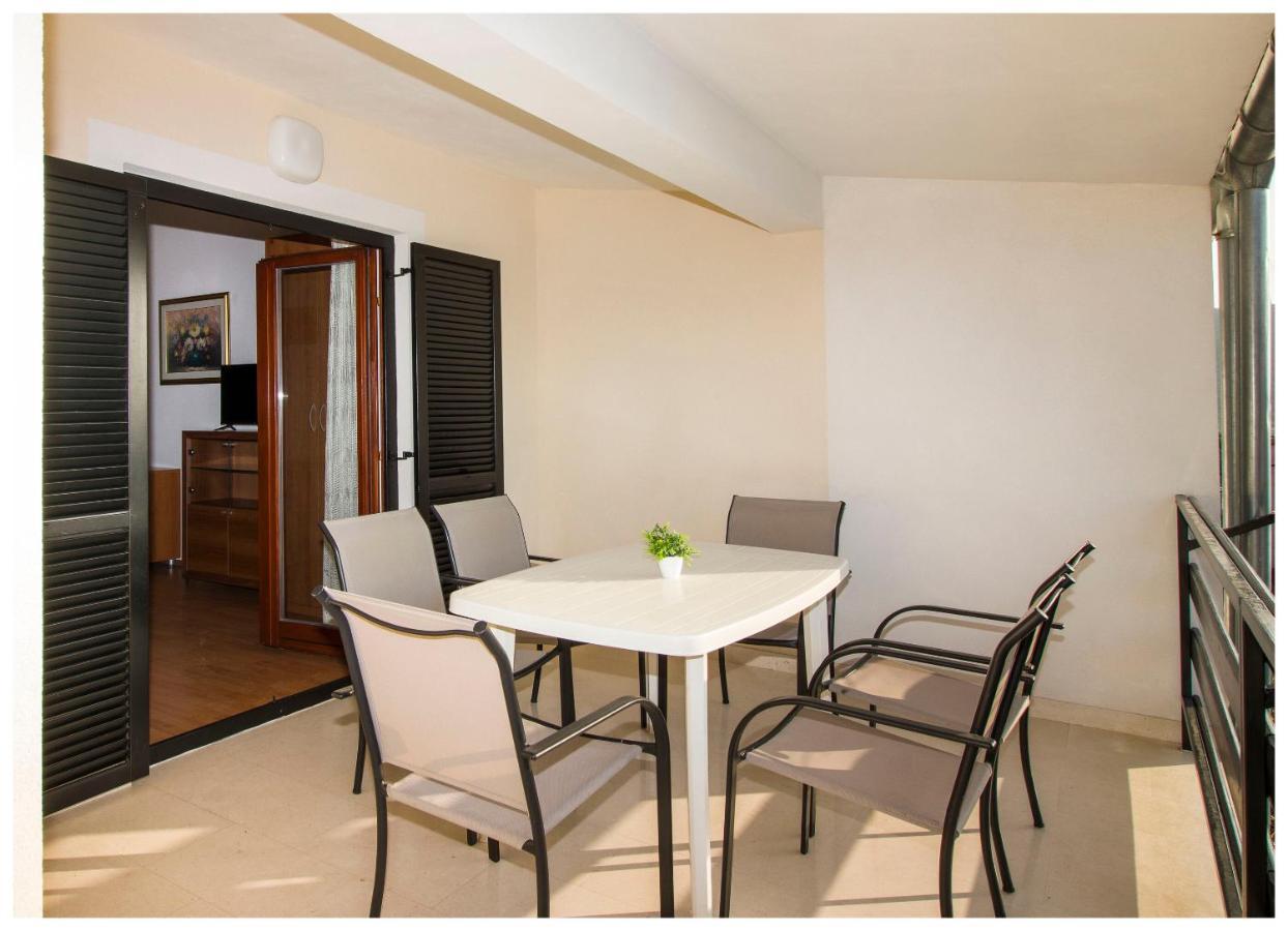 Apartment Zdravko Primošten Buitenkant foto