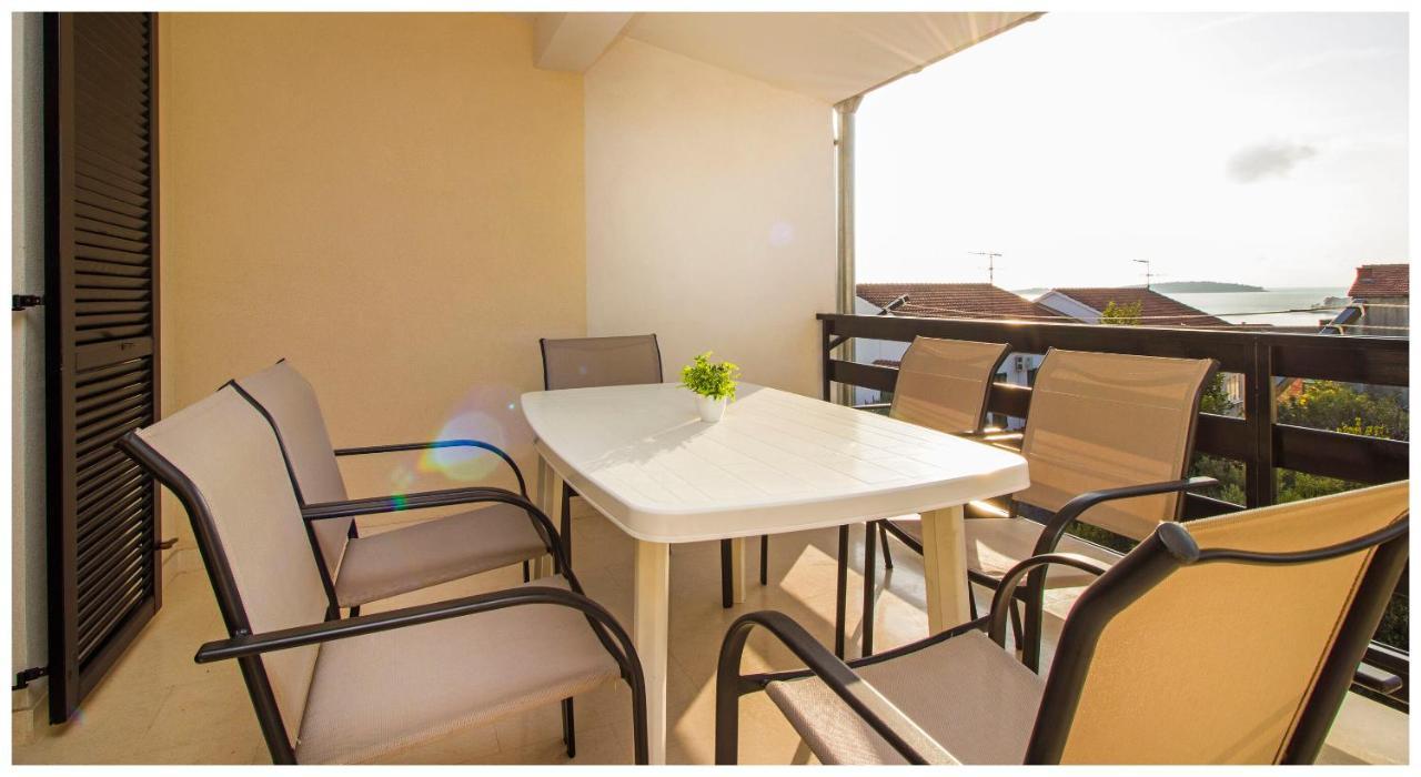 Apartment Zdravko Primošten Buitenkant foto